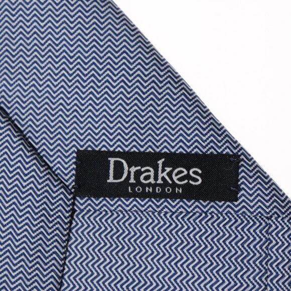 Drake's NWT Neck Tie in Blue & White Mini Chevron Pattern 100% Silk